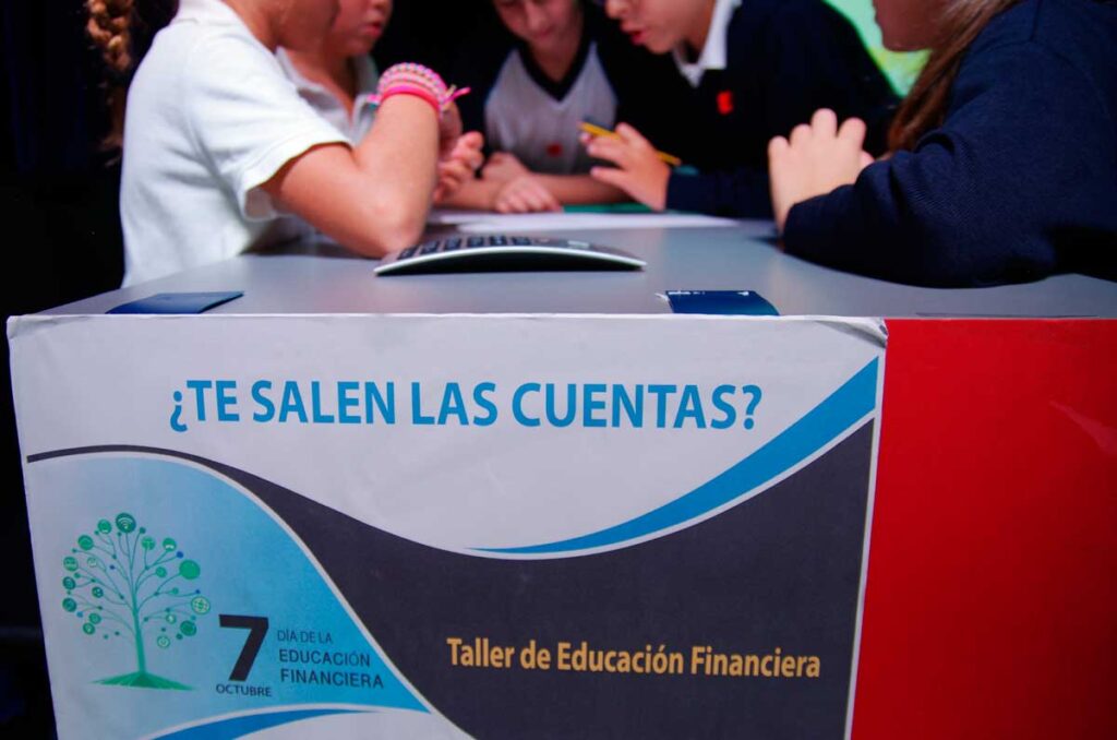 La Fundación Cajasol, comprometida con la Educación Financiera en todas las edades