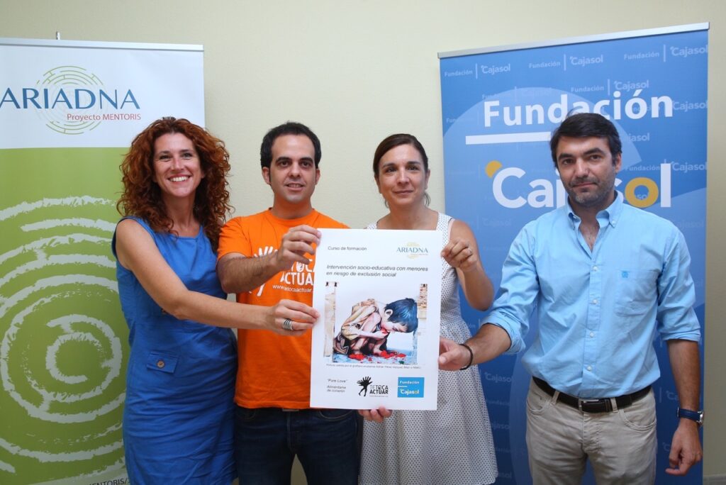 La Fundación Cajasol apoya el taller para voluntarios que trabajan con menores en riesgo de exclusión social