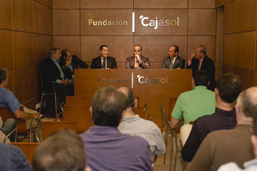 Tertulia cofrade ‘Último Tramo’ en la sede gaditana de la Fundación Cajasol