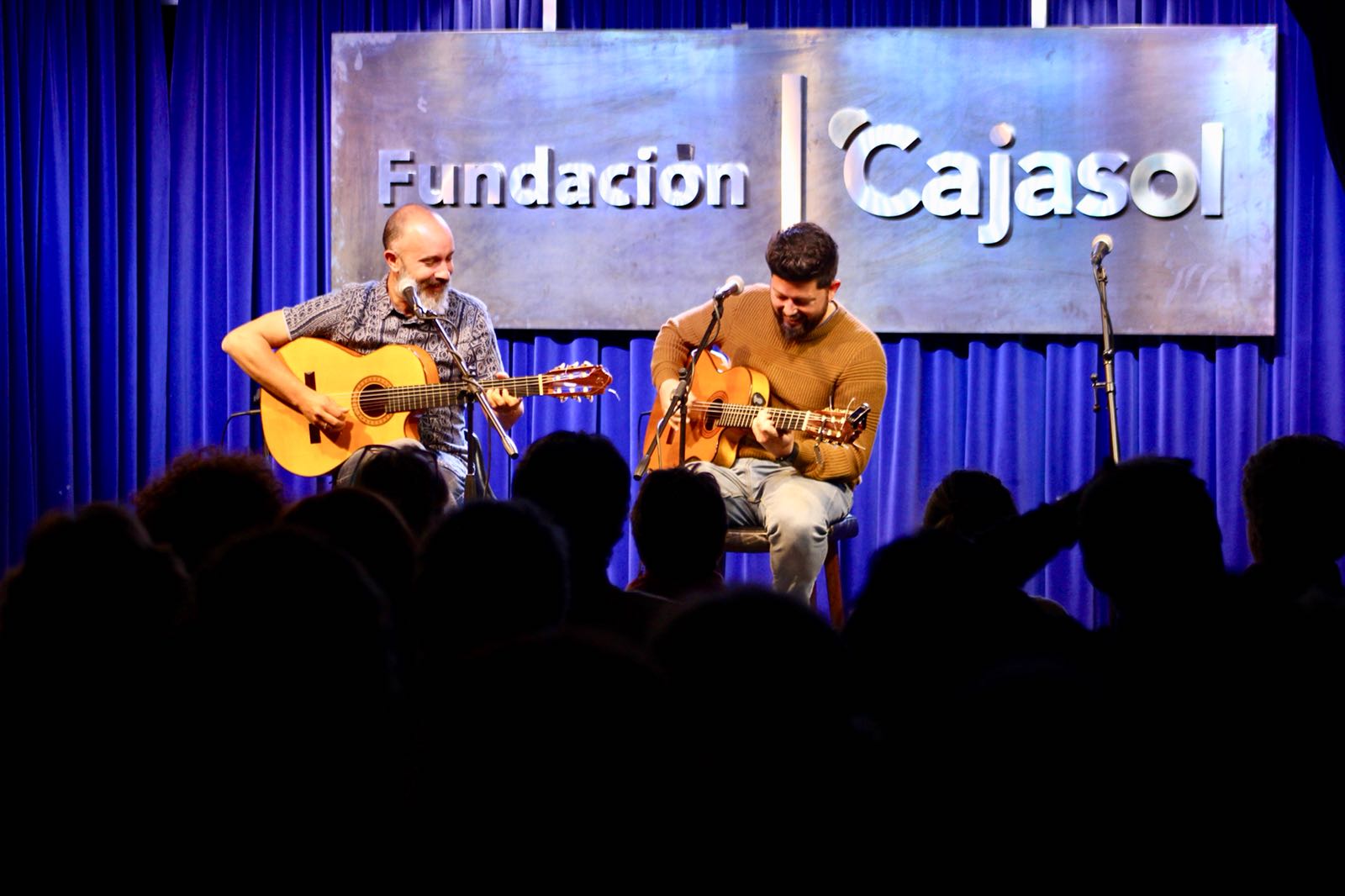 El público llenó la sala para presenciar la actuación de 'Waltrapa' en Huelva