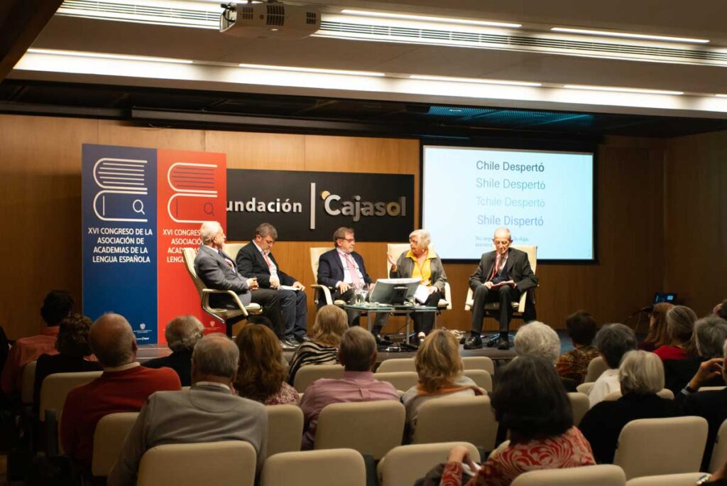 XVI Congreso de ASALE en la Fundación Cajasol debatiendo sobre la influencia de Internet en el lenguaje