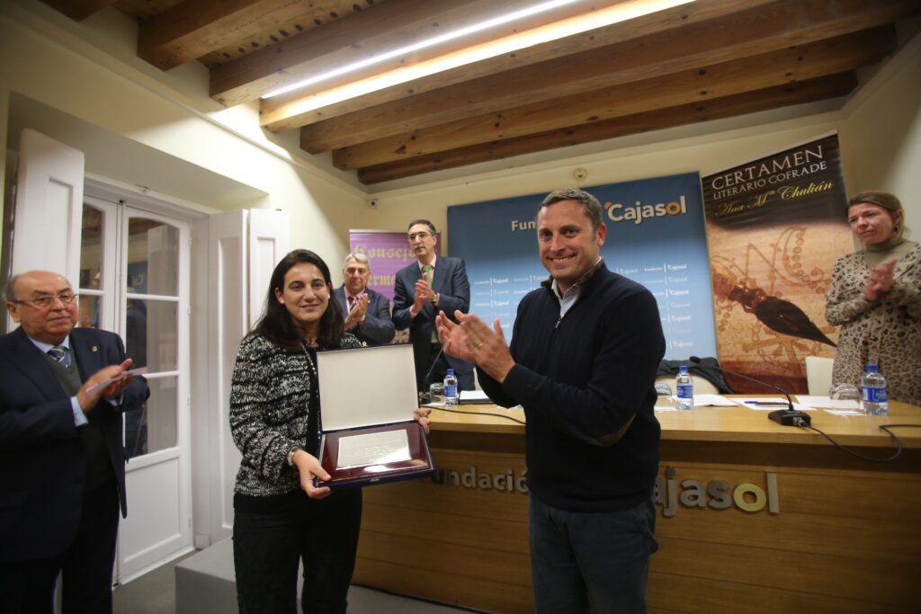 Yolanda Vallejo gana el 'VI Certamen Literario Semana Santa de Cádiz, Cofrade Ana María Chulian'